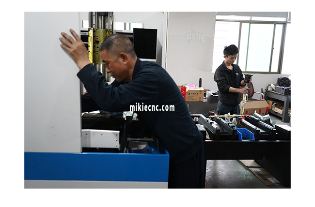 在CNC精雕機(jī)加工時(shí)我們應(yīng)如何選擇刀具？